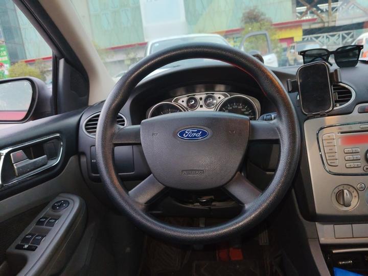 Focus 2013 Hatchback Classic 1.8L MT Anniversary Edition photo 7