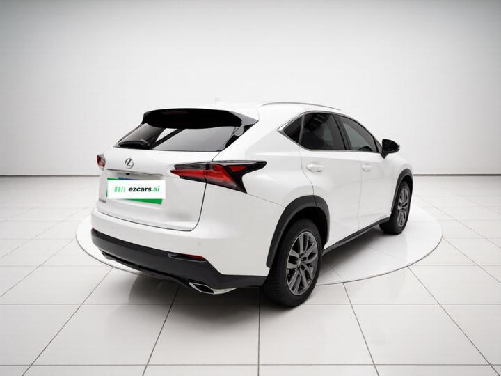 NX 2015 200t photo 6