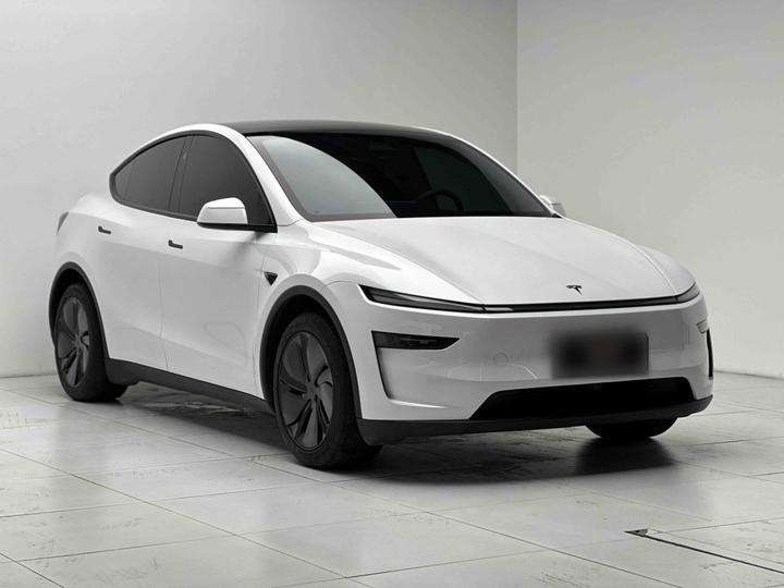 Model Y 2025 RWD photo 3