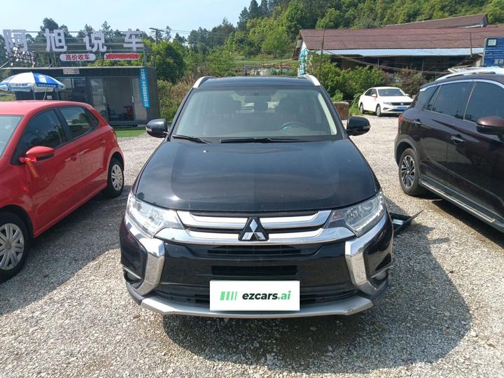 Outlander 2018 2.0L RWD Honor 5-Seater photo 2
