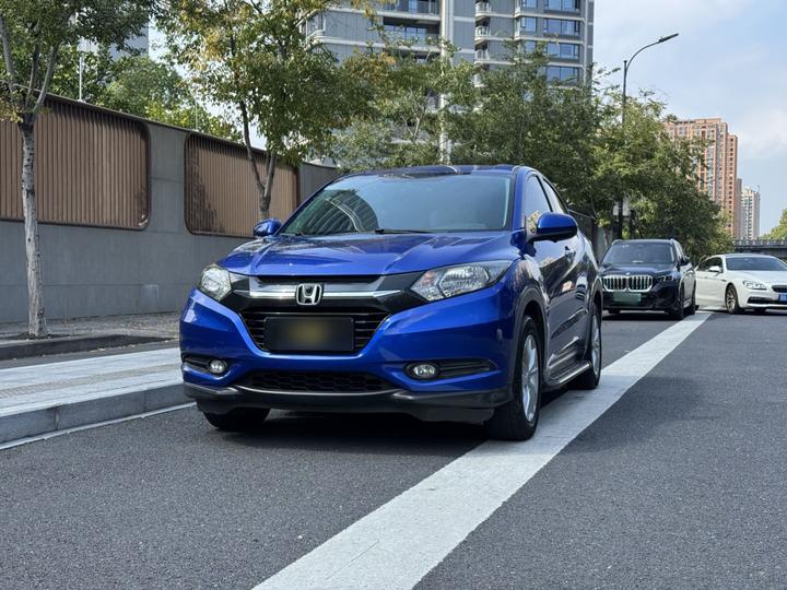 Vezel 2015 1.5L CVT RWD Comfort