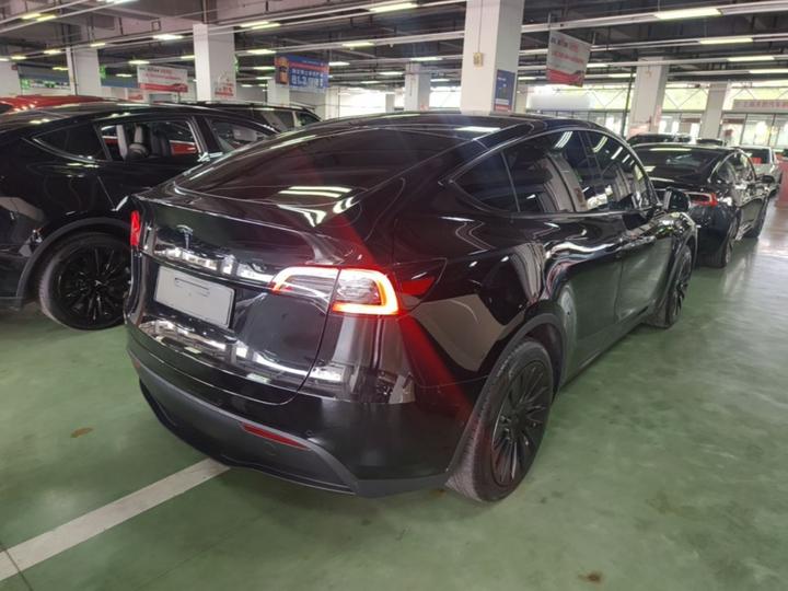 Model Y 2022 Facelift RWD photo 4
