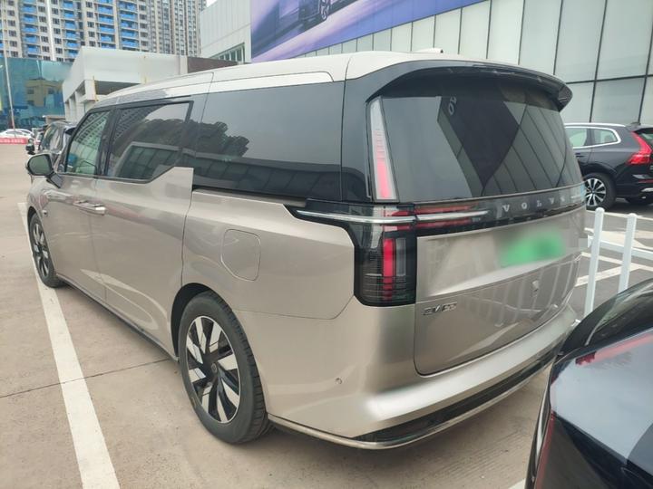 EM90 2025 Ultra 6-Seater photo 4