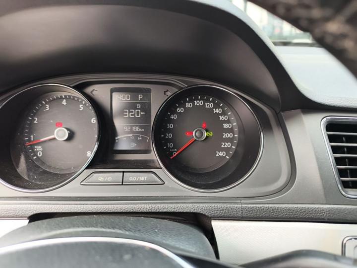 2015 1.6L AT Comfort photo 2