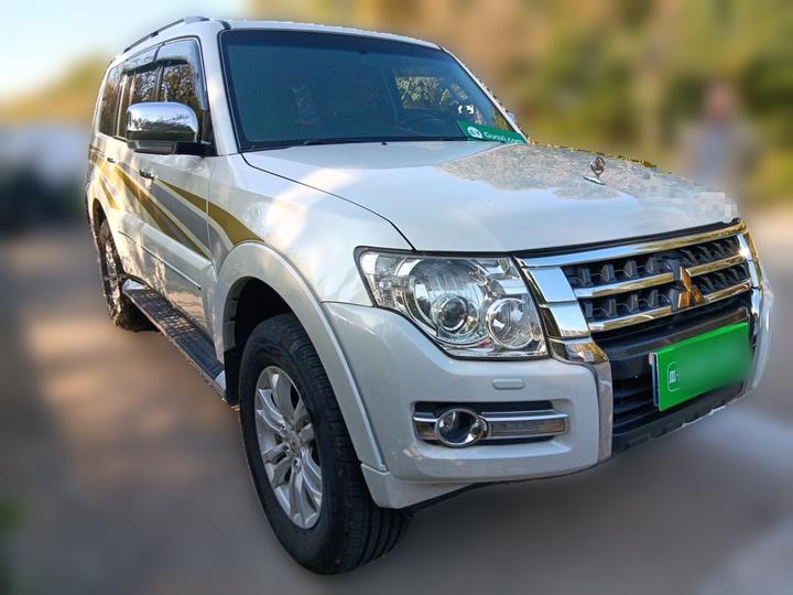 Pajero Parallel Import V97 3.8L 5-Door GLS photo 3
