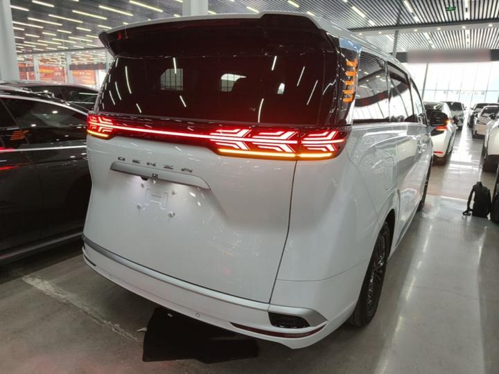 D9 2024 DM-i 980 AWD Premium photo 4