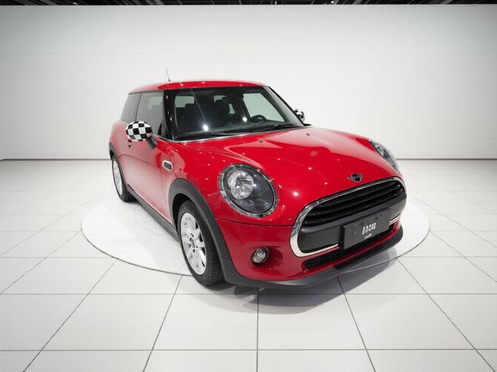 2019 1.5T ONE 5-Door photo 3