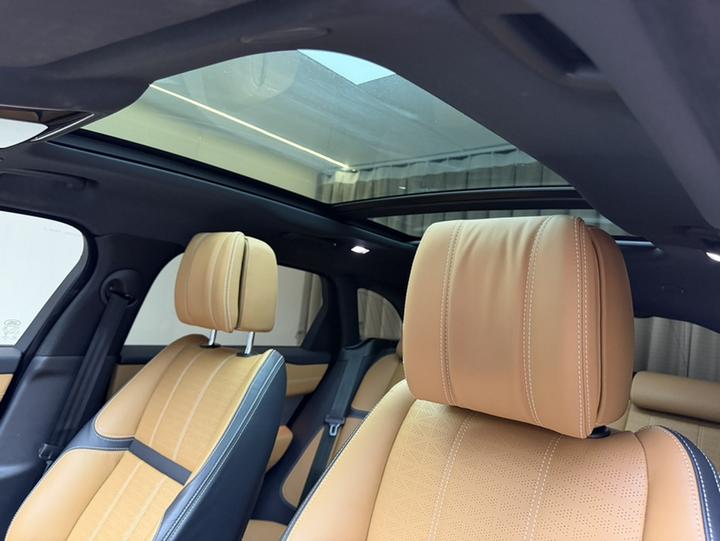 Range Rover Velar 2023 250PS photo 7