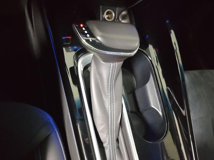 6 2020 PHEV photo 5