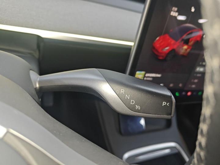 Model Y 2024 Long Range AWD photo 8
