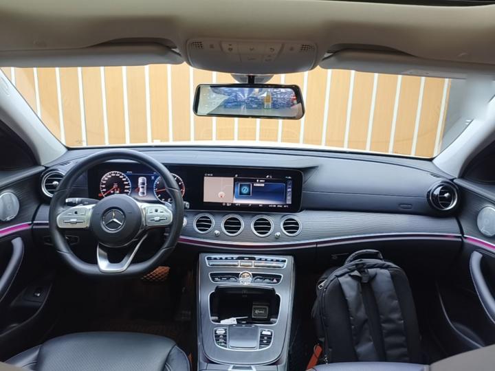E-Class 2020 E 300 L Sport Luxury photo 5
