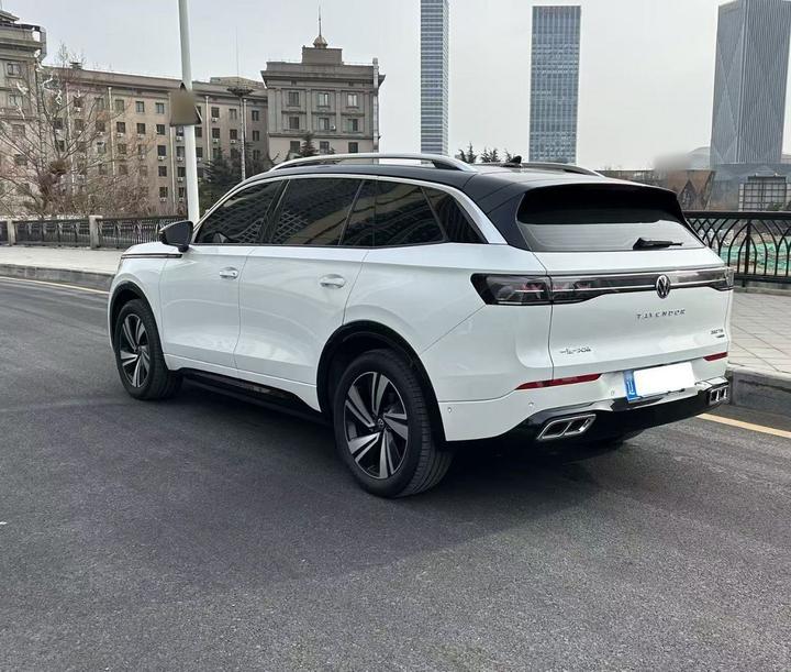 2023 380TSI AWD R-Line photo 4