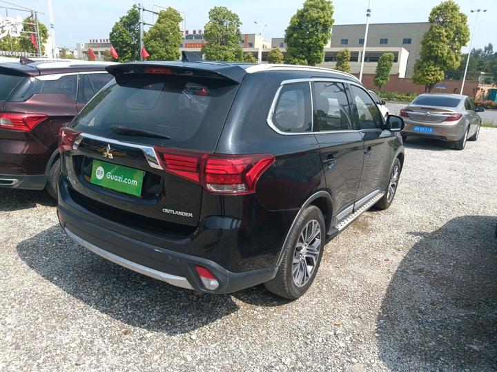 Outlander 2018 2.0L RWD Honor 5-Seater photo 4
