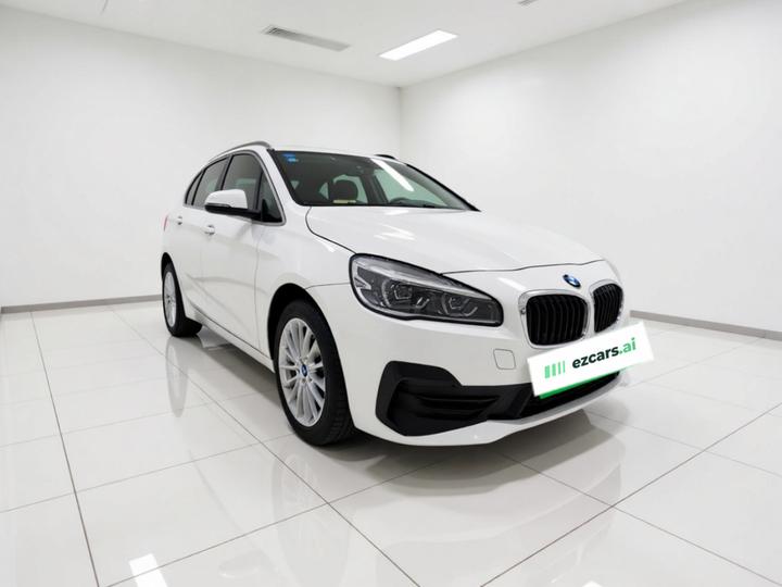 2 Series Wagon 2019 218i Leading photo 3