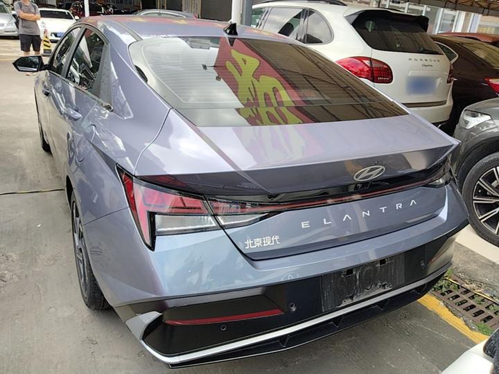 Elantra 2023 1.5L CVT LUX Premium photo 3