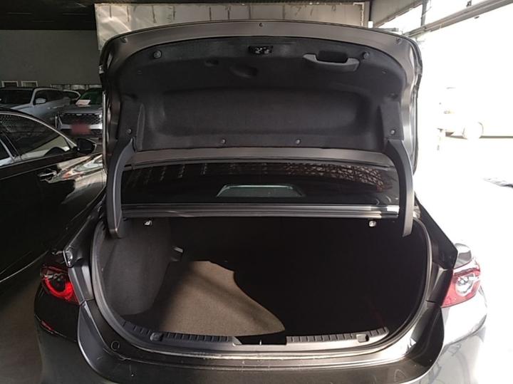 3 Axela 2023 2.0L AT photo 8