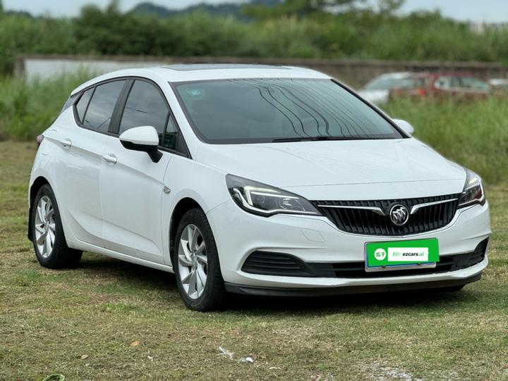 Verano 2018 Hatchback 15S AT Progressive photo 2