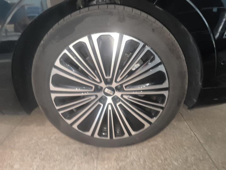 Galaxy M9 2025 210km AWD Pilot photo 8