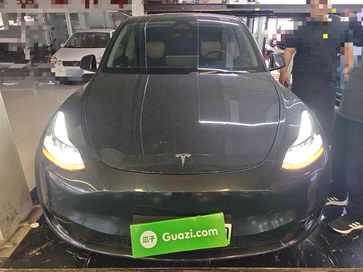 Model Y 2024 RWD photo 2