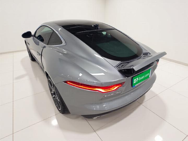 F-TYPE 2023 P300 Coupe photo 4