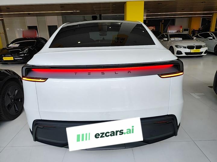 Model Y 2025 RWD photo 5