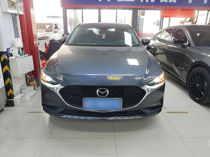 3 Axela 2021 2.0L AT photo 2