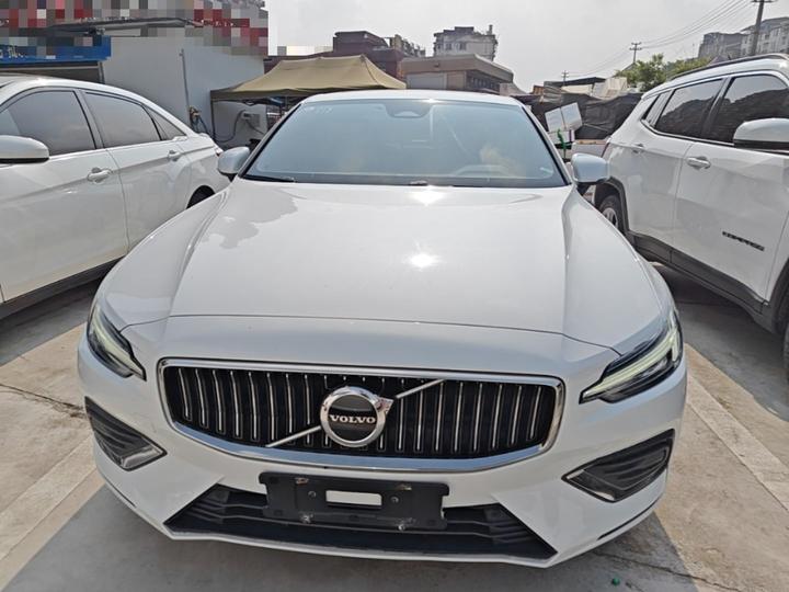 S60 2023 B4 Luxury photo 2