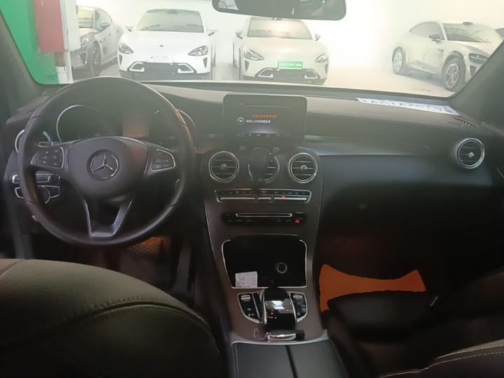 GLC 2017 GLC 300 4MATIC Dynamic photo 2