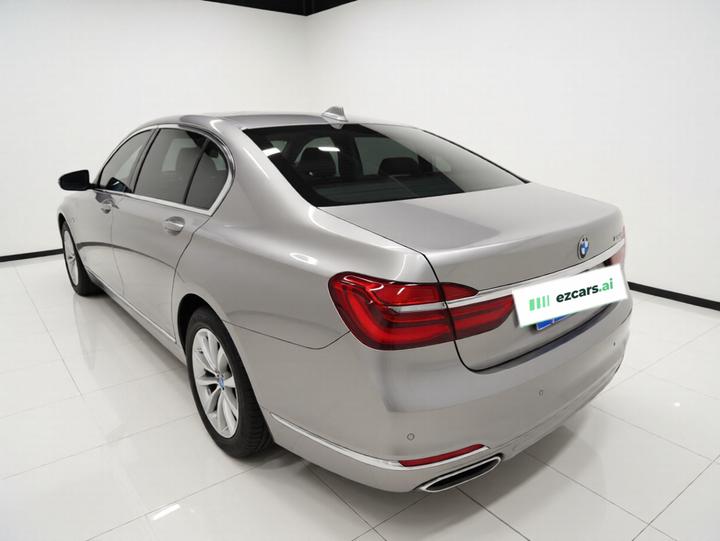 7 Series 2017 730Li Luxury photo 4