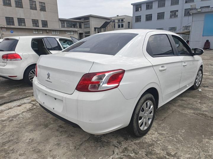 301 2014 1.6L AT Comfort photo 6