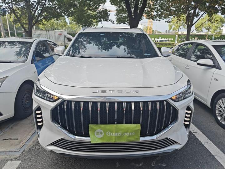X70 PLUS 2023 1.6T DCTPRO 5-Seater photo 2