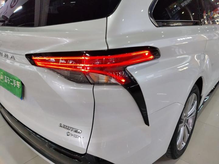 Sienna 2024 2.5L Hybrid Premium photo 7