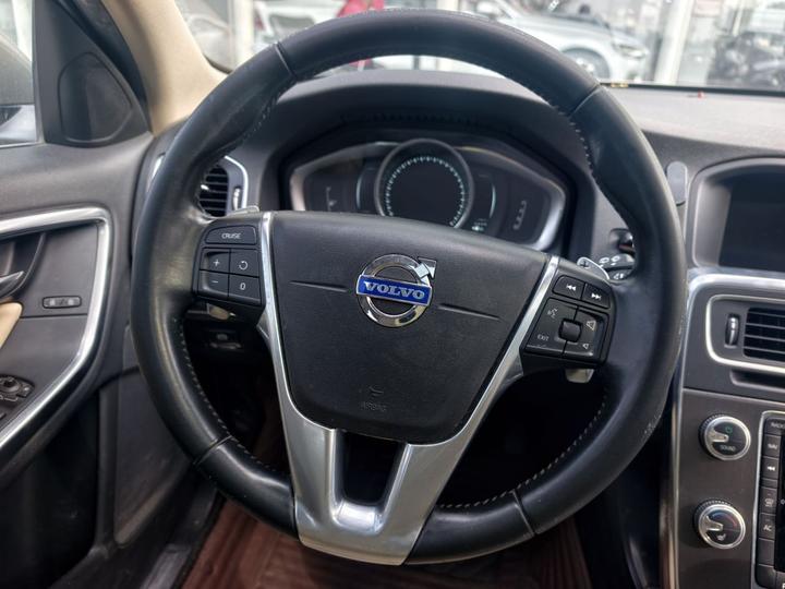 V60 2015 T5 photo 3