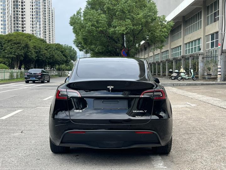 Model Y 2022 RWD photo 6