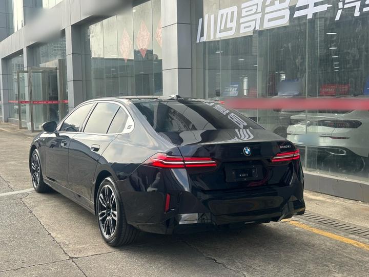 5 Series 2026 525Li M Sport Package photo 4
