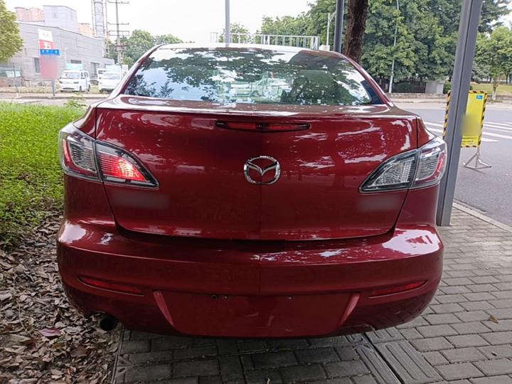 3 2015 Sedan 1.6L AT Comfort photo 3