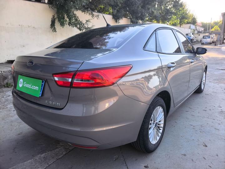 Escort 2015 1.5L AT Comfort photo 4