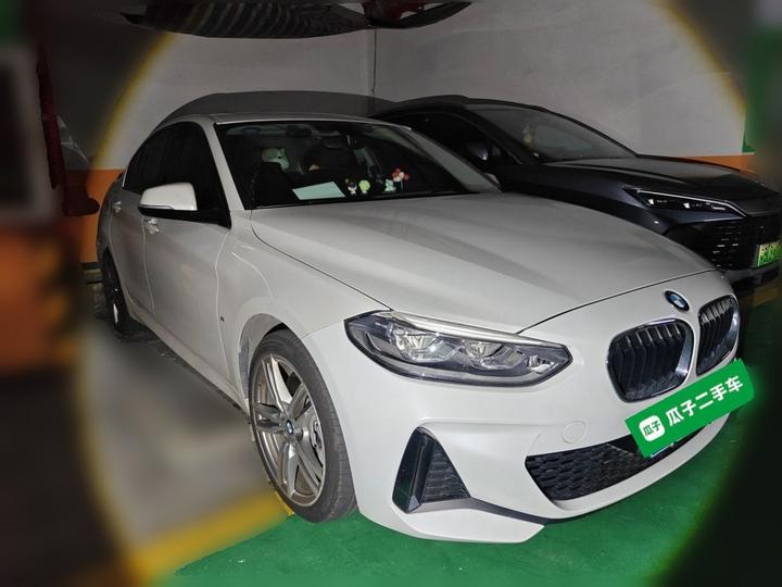 1 Series 2019 120i Leading M Sport Package photo 3