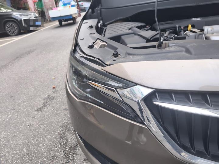 GL6 2021 323T Mild Hybrid Luxury photo 7