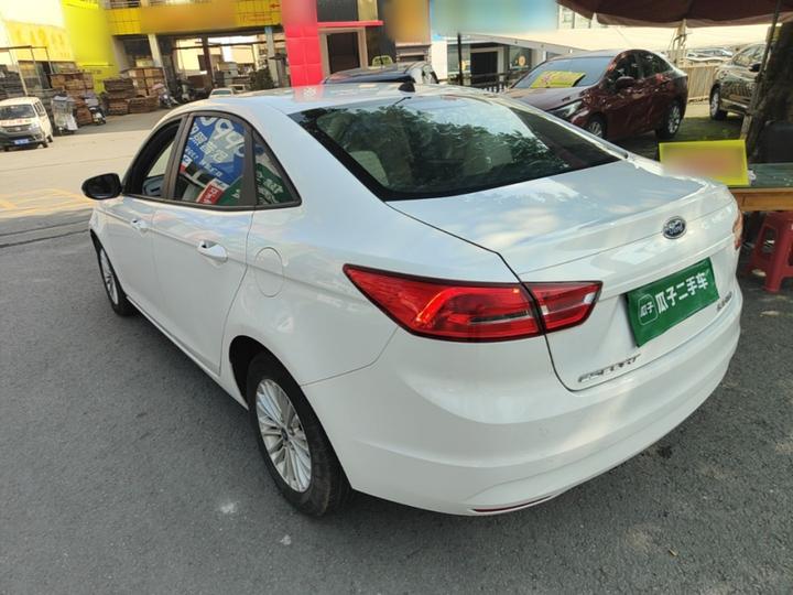 Escort 2017 1.5L MT Comfort photo 4