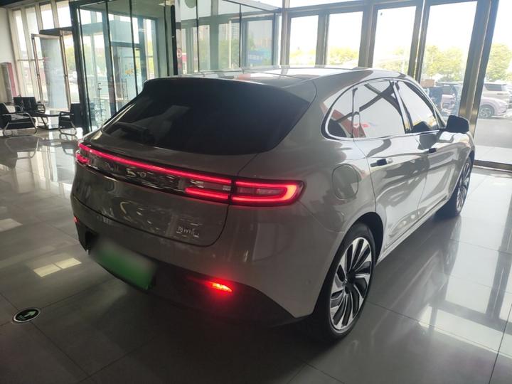 HIMA AITO M5 2022 EREV AWD Performance photo 6