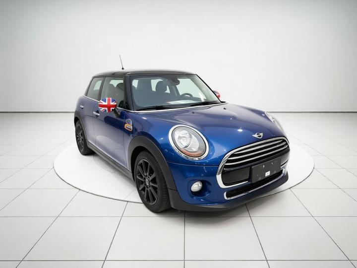 2016 1.5T COOPER 5-Door photo 3