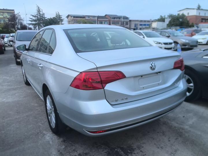 Bora 2016 1.6L AT Comfort photo 4