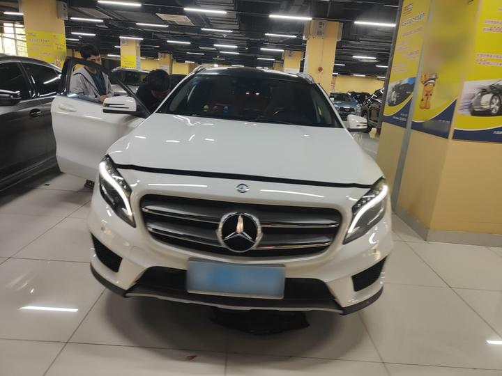 GLA 2015 GLA 220 4MATIC Luxury photo 2