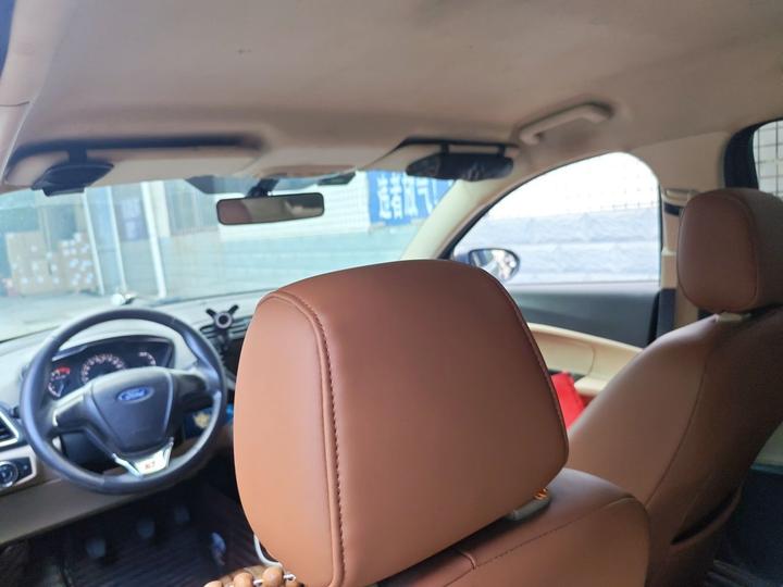 Escort 2015 1.5L MT Comfort photo 8