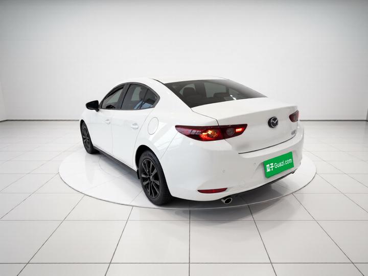 3 Axela 2023 2.0L AT photo 4