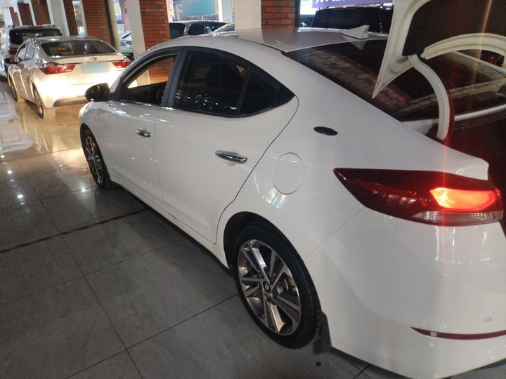 Elantra 2016 1.6L AT Smart Elite photo 3
