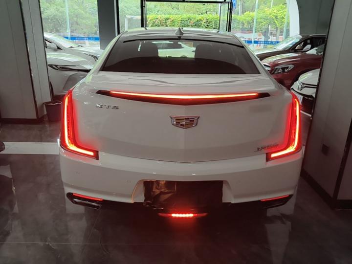 XTS 2018 28T Tech photo 3