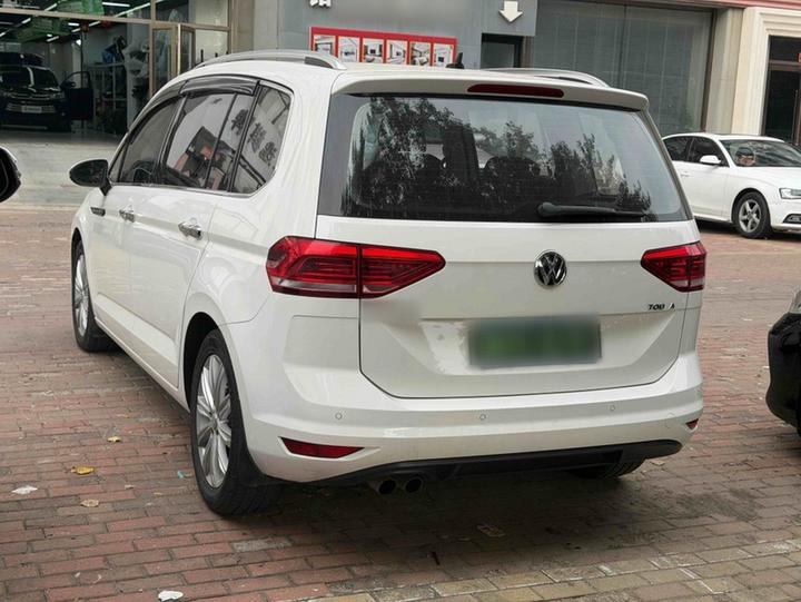 2018 L 280TSI DSG 7-Seater photo 4