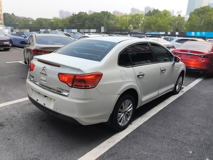 2016 Classic Sedan 1.6L AT photo 4